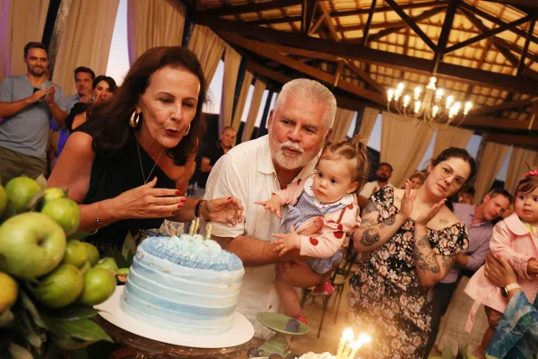 Rosália e Lourenço Peixoto recebem amigos para celebrar aniversário