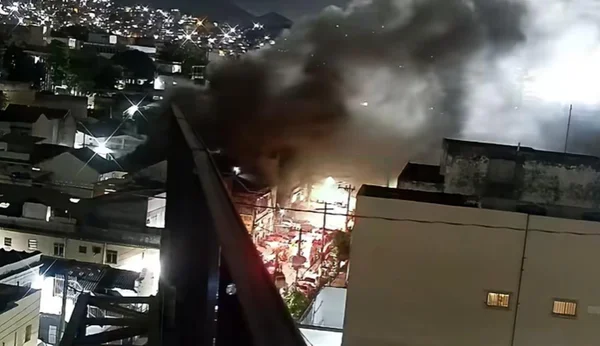 Dois morrem e 10 ficam feridos em incêndio no Rio de Janeiro - Metrópoles