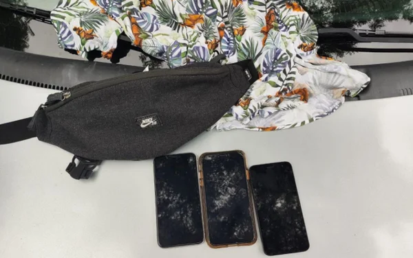 Celulares e uma pochete recuperados pela Polícia Civil