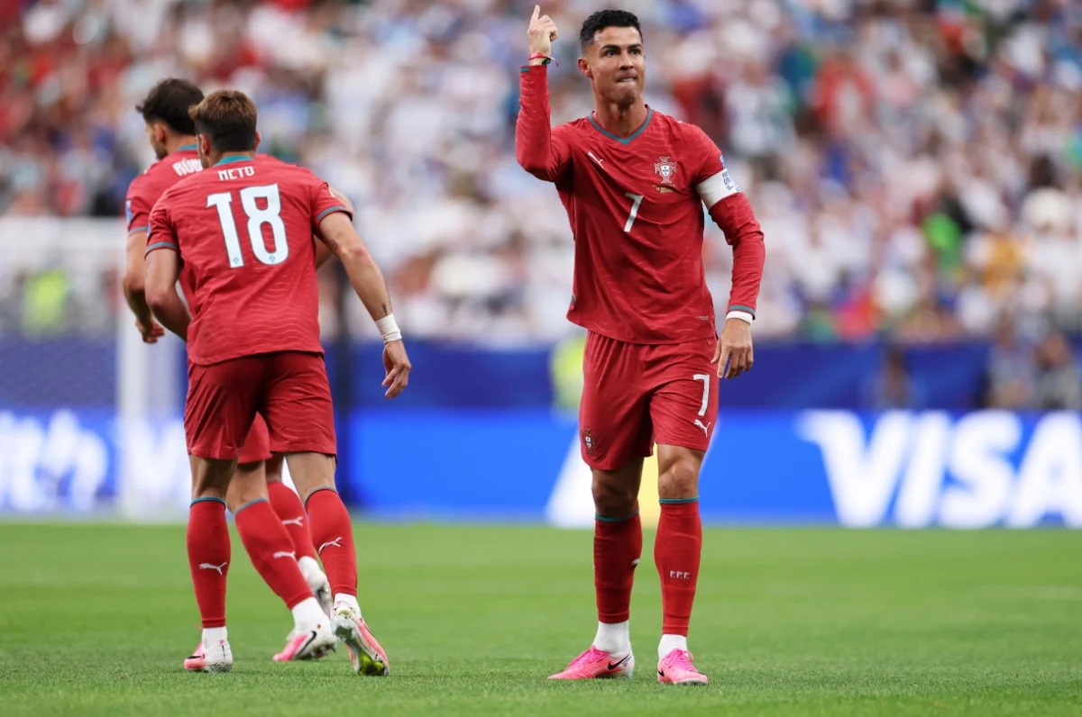 Com dois de CR7, Portugal abre 3 x 0 contra o Uzbequistão; siga - imagem 2 Com dois de CR7, Portugal abre 3 x 0 contra o Uzbequistão; siga - imagem 2