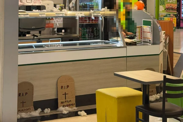 Imagem colorida do Subway fazendo campanha com lápide de Marília Mendonça - Metrópoles