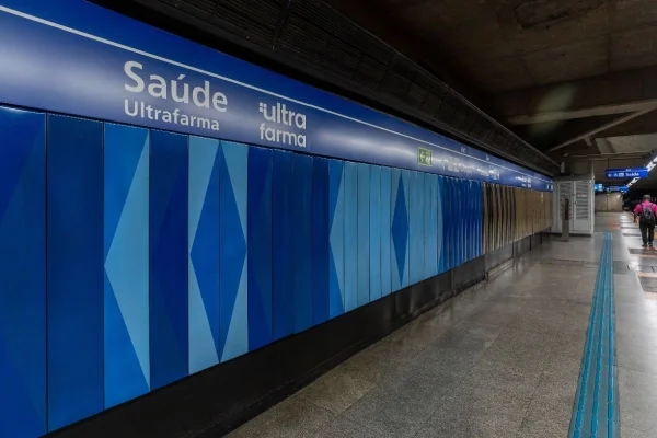Deputado quer tirar nome Ultrafarma da estação Saúde do Metrô de SP
