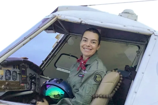Imagem colorida mostra piloto que morreu em acidente - Metrópoles