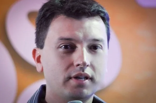Guilherme Portanova deixa Globo e assina com a Record
