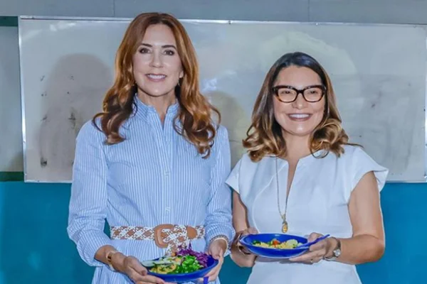 Janja leva rainha da Dinamarca para visitar escola pública em Brasília