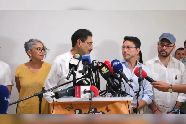 Colômbia: Caicedo abandona candidatura e apoia aliado de Petro