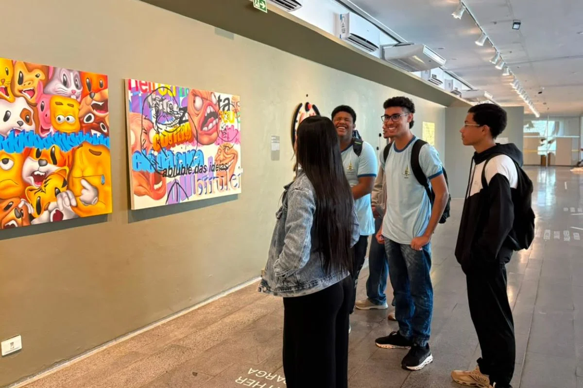Visita escolar leva alunos do CEM 404 à Constelações Contemporâneas Visita escolar leva alunos do CEM 404 à Constelações Contemporâneas