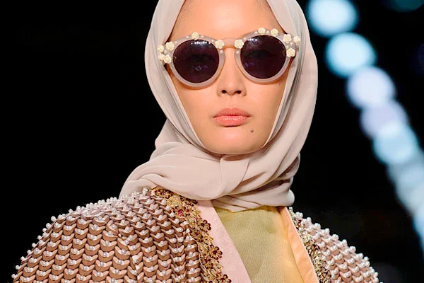 Designer muçulmana apresenta coleção na semana de moda de Nova York