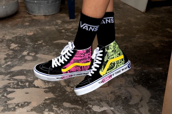 Grupo Arezzo & Co distribuirá Vans com exclusividade no Brasil