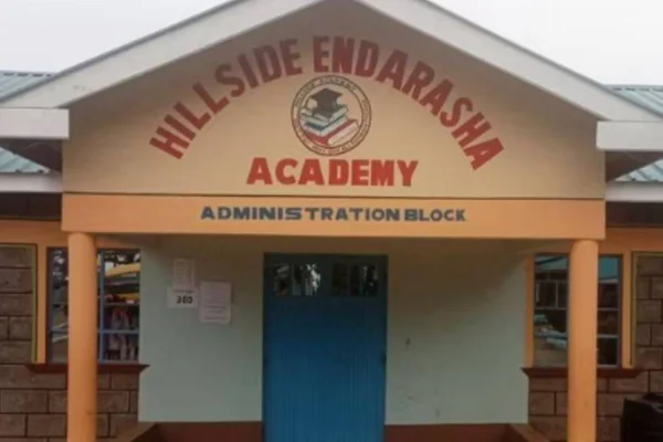 foto de fachada de escola no quênia - metrópoles