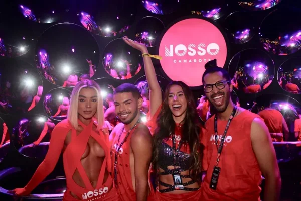 Ex-BBBs curtem o Carnaval do Rio de Janeiro em camarote na Sapucaí