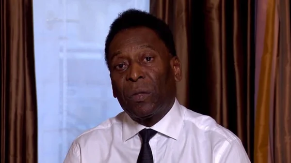 Pelé consultará patrocinador antes de responder se aceita acender pira