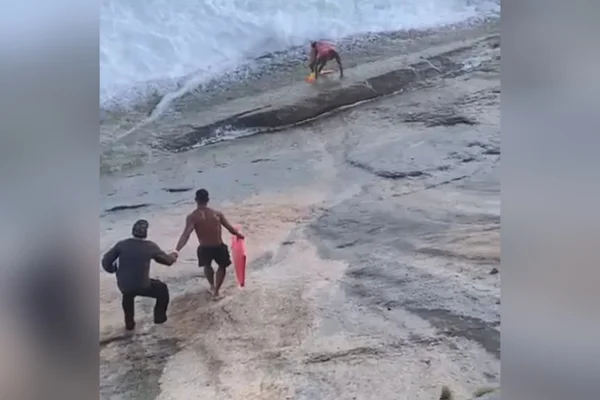 “Meu coração ardeu”, diz bodyboarder que resgatou salva-vidas no Rio