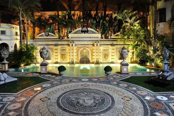 Mansão onde morreu Gianni Versace vira hotel de luxo e recebe reservas