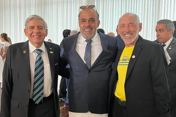 Os paparicos do general Heleno aos empresários que defenderam golpe