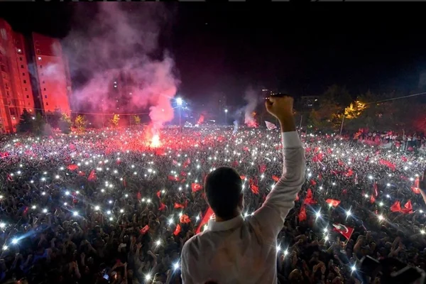 Oposição vence eleição em Istambul
