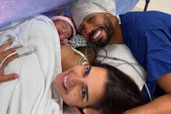 Foto colorida de Matheus Cunha e Gabriela - Metrópoles