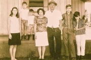 Foto antiga de Ratinho com a família
