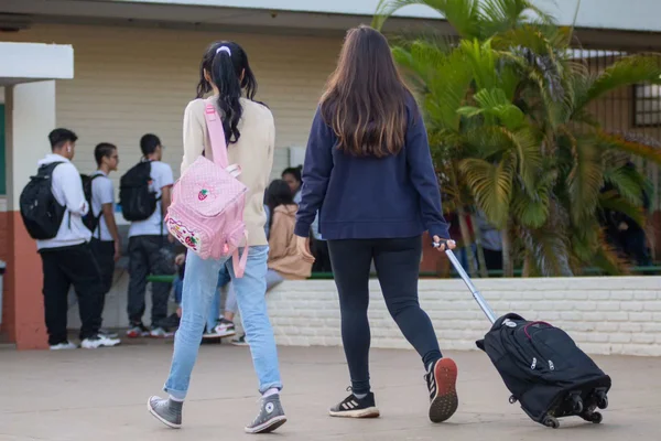 Veja reação de escola ao ser acusada por deputado de promover “magia”
