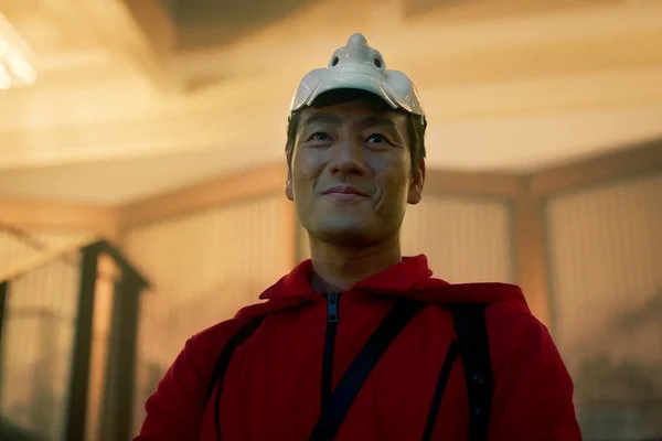 Foto colorida de personagem da série La Casa de Papel: Coreia - Metrópoles