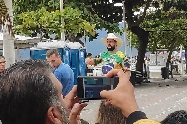 Zé Trovão comparece a ato pró-Bolsonaro em Santa Catarina