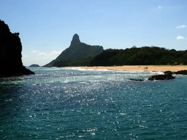 Foto colorida de Fernando de Noronha - Metrópoles