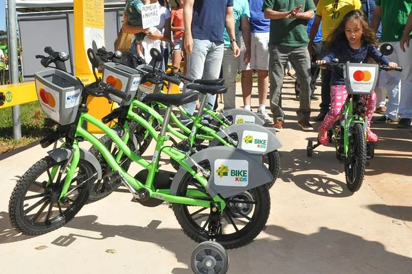 Deck Sul recebe estação de bicicletas compartilhadas para crianças
