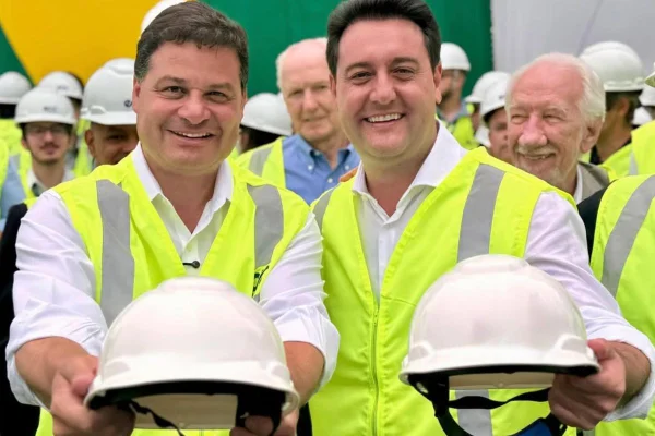 O deputado Sandro Alex e o governador do Paraná, Ratinho Júnior