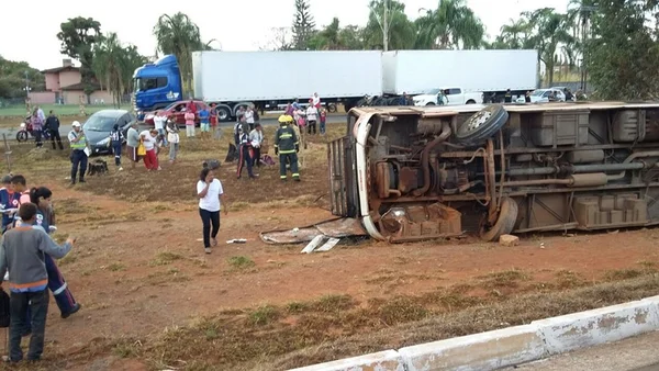 Acidente com ônibus deixa 26 feridos perto do Catetinho neste domingo (14)