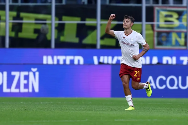 Roma supera Inter de virada em clássico; Napoli vira líder isolado