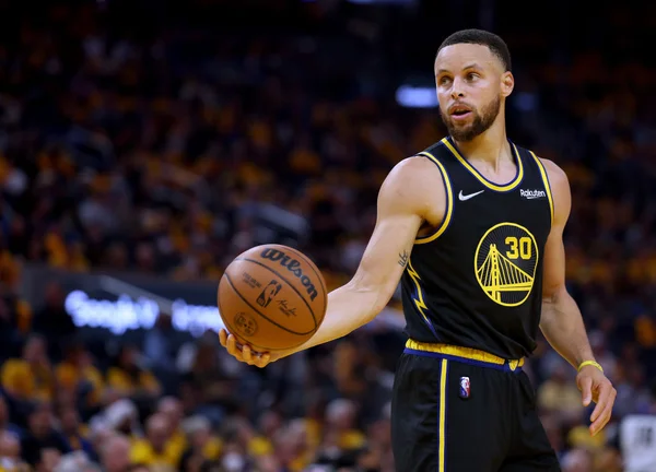 Stephen Curry, armador do Golden State Warriors, em final da Conferência Oeste contra o Dallas Mavericks