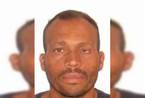 Saiba quem é o suspeito de tentar matar a mulher com facada no pescoço