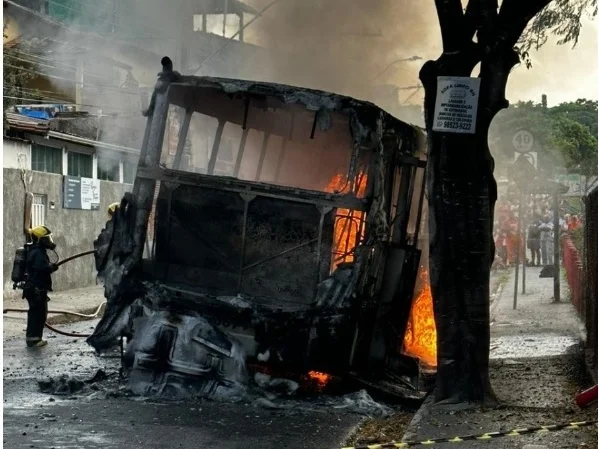 onibus-incendiado-bh-metropoles