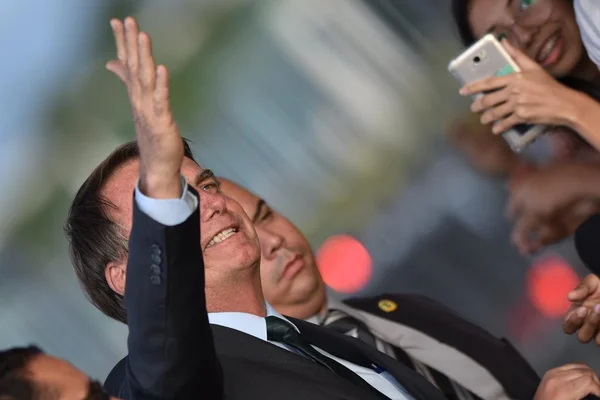 Bolsonaro para o Sol: “Fique tranquilo, não serás taxado”