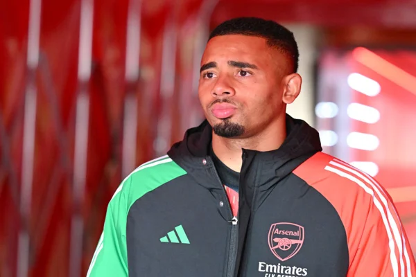 Imagem colorida de Gabriel Jesus - Metrópoles