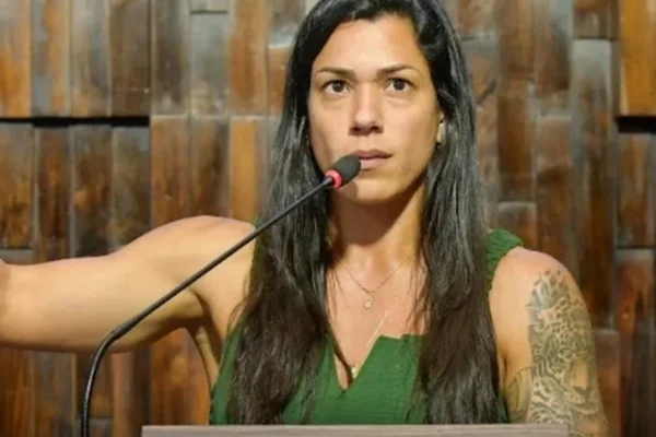 Juiz determinou que a deputada estadual Índia Armelau (PL-RJ) remova postagens