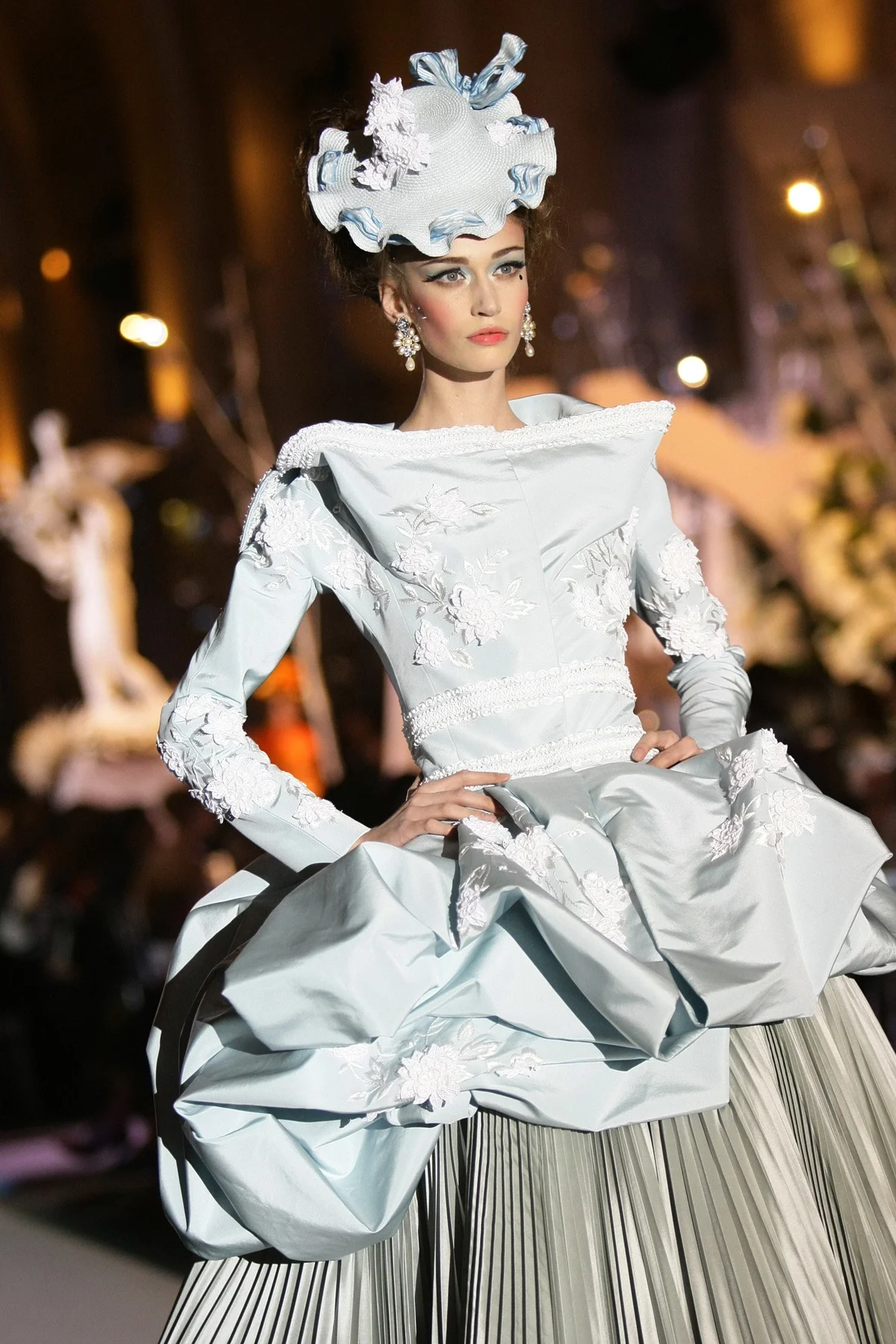 Modelo é conhecida como uma das "musas de Galliano" Modelo é conhecida como uma das "musas de Galliano"