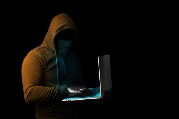 PF prende suspeito de cyberbullying; jovem foi levada à automutilação
