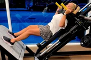 Lucy Davis é clicada durante atividade física