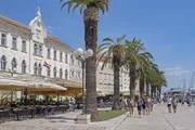 Calçadão turístico na cidade de Split, Croácia Calçadão turístico na cidade de Split, Croácia