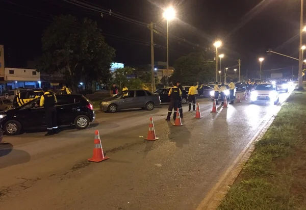 Agente do Detran-DF é atropelada durante blitz na Ponte JK