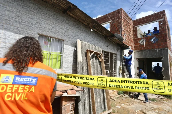 Imagem coorida, Defesa Civil de PE interdita eáreas- Metrópoles