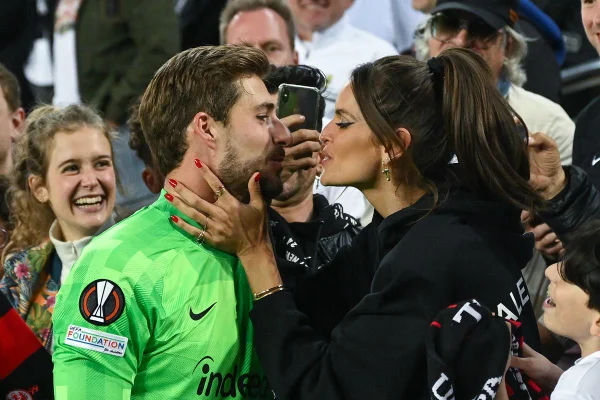 Namorado de Izabel Goulart, goleiro se declara ao Brasil em português