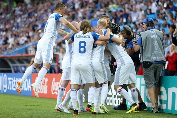 Aprenda com narrador islandês como comemorar um gol contra a Argentina