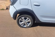 Filho furou os pneus do carro da vítima