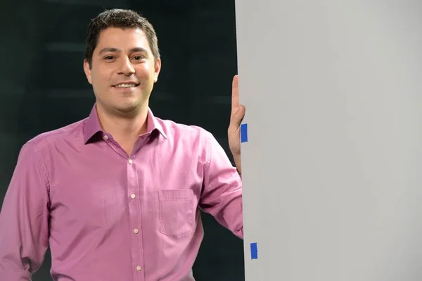 Evaristo Costa se encontra com sucessor para “passagem de bastão”