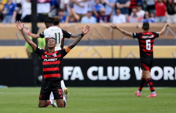 Imagem colorida da vitória do Flamengo sobre o Chelsea- Metrópoles