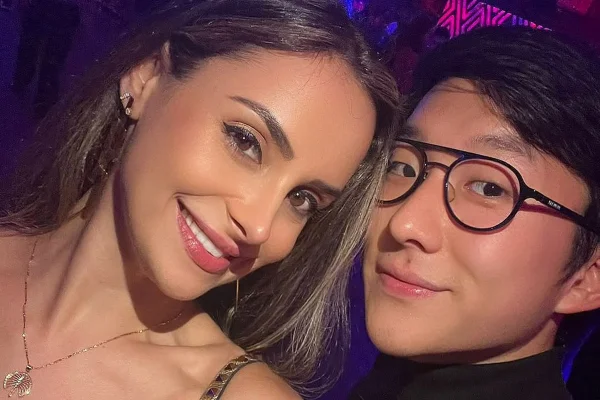 Pyong Lee aparece com a namorada, Natália Nasser, pela primeira vez e se declara - Metrópoles