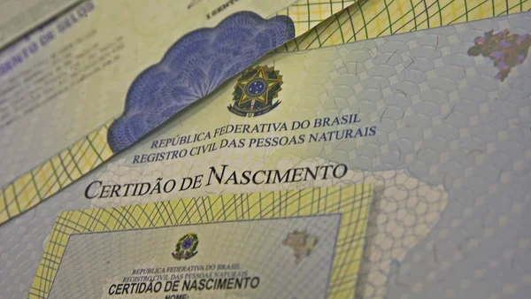 Certidão de nascimento - nomes no Brasil