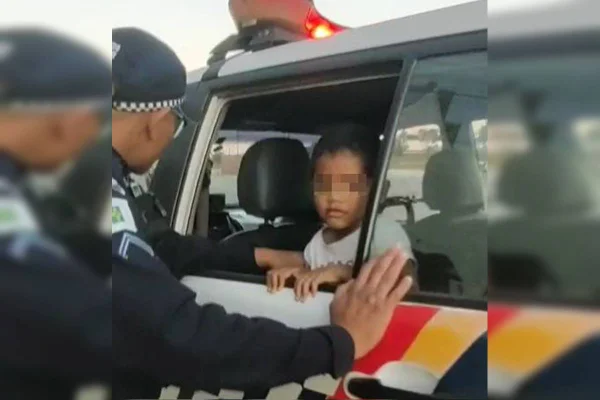 Pms salvam menino de 3 anos que andava de velotrol em via de carros